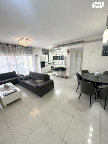 דירה, חזון אי"ש, רחובות הצעירה, רחובות