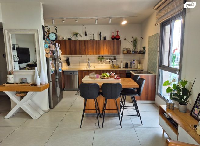 גג/ פנטהאוז, יבנה