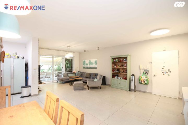 דירת גן, רעננה