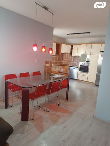 דירה, חטיבת גבעתי, גלי הים, נתניה