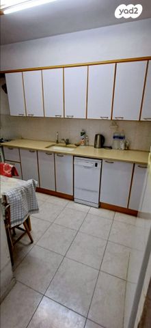 דירה, ביאליק, מרכז, קרית עבודה, חולון