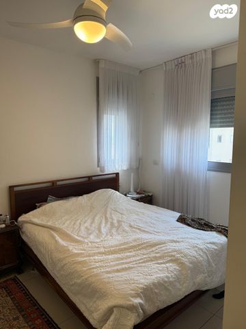 דירה, יערה, 2008, רעננה