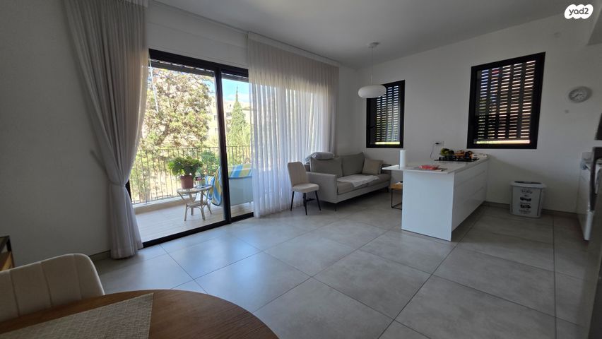 דירה, שדרות ביאליק, הדר, רמת השרון