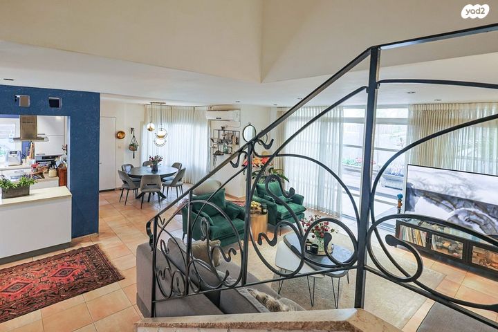 דו משפחתי, הוד השרון