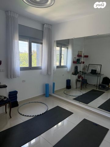 דירה, יערה, 2008, רעננה