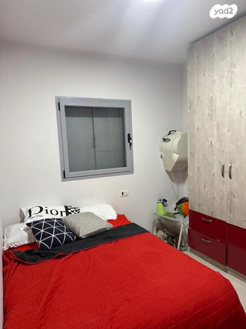 דירה, יערה, 2008, רעננה