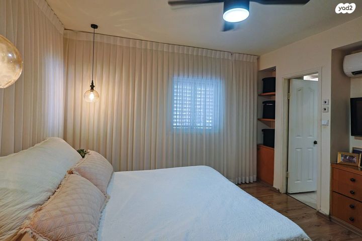 דו משפחתי, הוד השרון