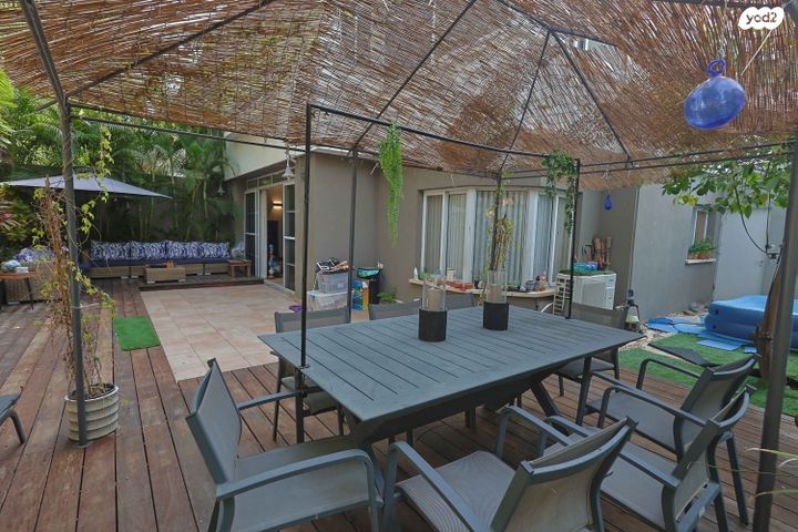 דו משפחתי, הוד השרון