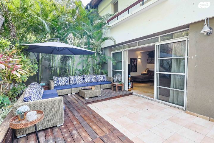 דו משפחתי, הוד השרון