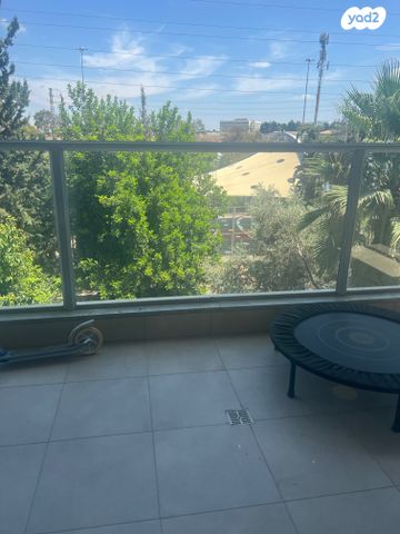 דירה, יערה, 2008, רעננה