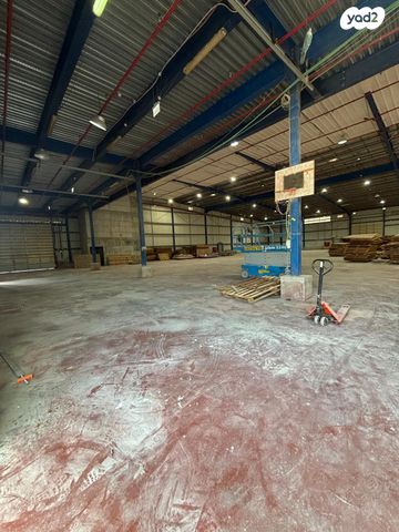 מחסנים, אבן יהודה