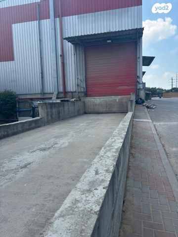 מחסנים, אבן יהודה