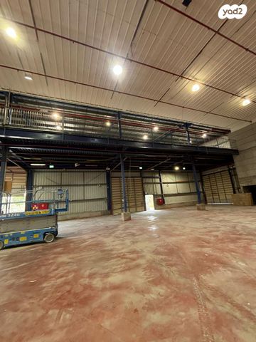 מחסנים, אבן יהודה