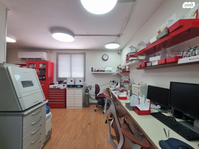 מונטיפיורי, הרכבת