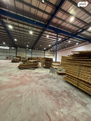 מחסנים, אבן יהודה