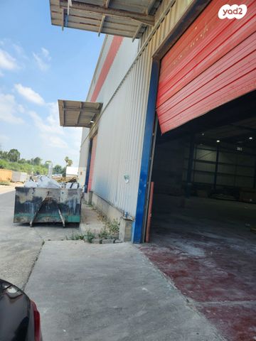 מחסנים, אבן יהודה