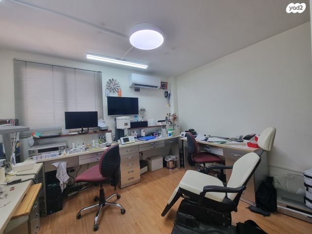 מונטיפיורי, הרכבת