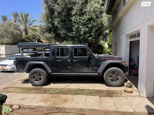 מודעת רכב ג'יפ גלדיאטור