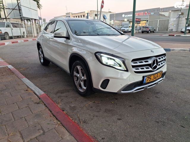 מרצדס-בנץ GLA