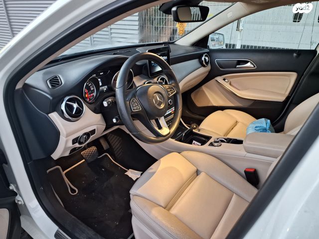 מרצדס-בנץ GLA