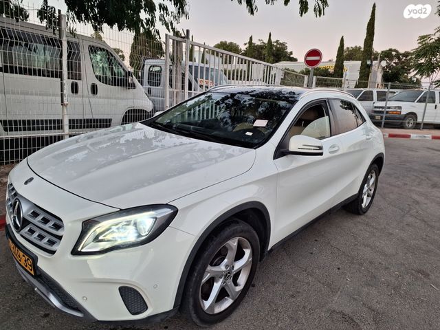 מודעת רכב מרצדס-בנץ GLA