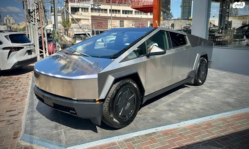 טסלה סייבטראק