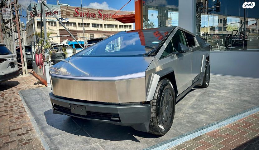 טסלה סייבטראק