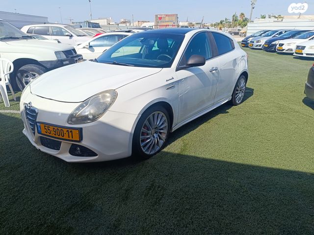 מודעת רכב אלפא רומיאו ג'ולייטה