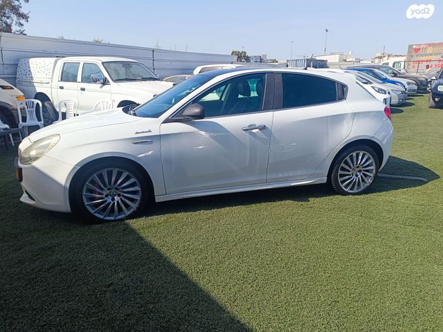 אלפא רומיאו ג'ולייטה