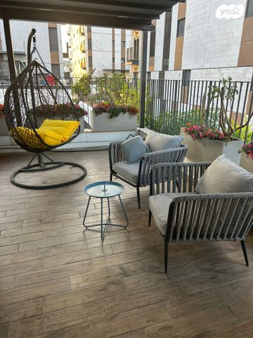 גג/ פנטהאוז, אהבת אדם 87, שרונה, כפר יונה