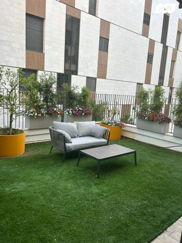 גג/ פנטהאוז, אהבת אדם 87, שרונה, כפר יונה