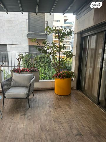 גג/ פנטהאוז, אהבת אדם 87, שרונה, כפר יונה