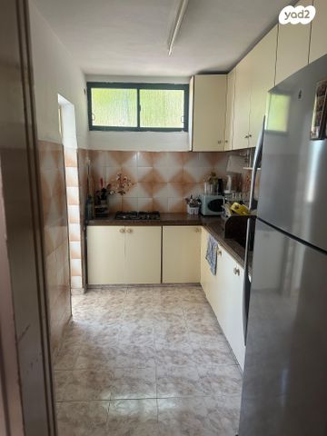 דירה, יצחק שדה 39, גבעת הרקפות, גבעת תל חי, קרית אתא