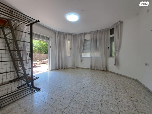 קרן היסוד 18