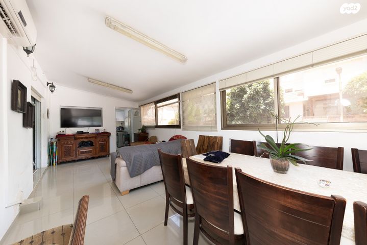 דירת גן, האירוס, נאות הדרים (חבצלת הצעירה), קרית עקרון