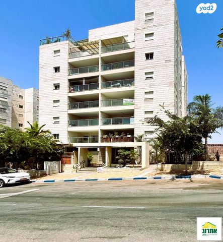 דירה, צור יצחק