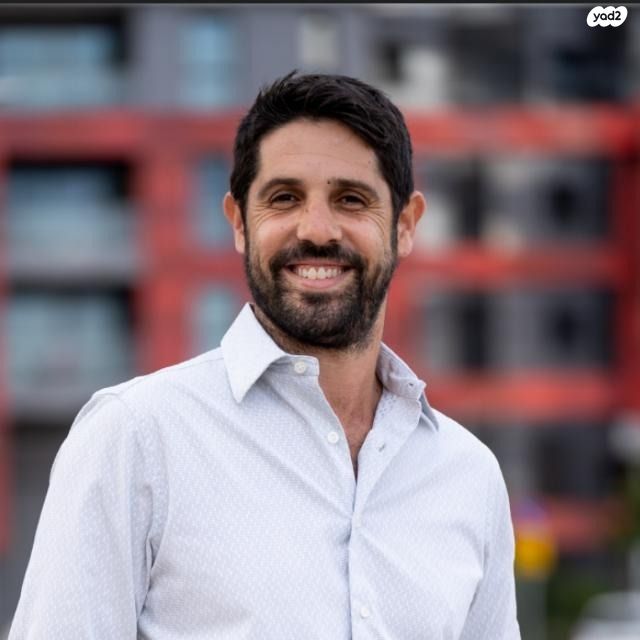 דירה, אריק איינשטיין, הרצליה