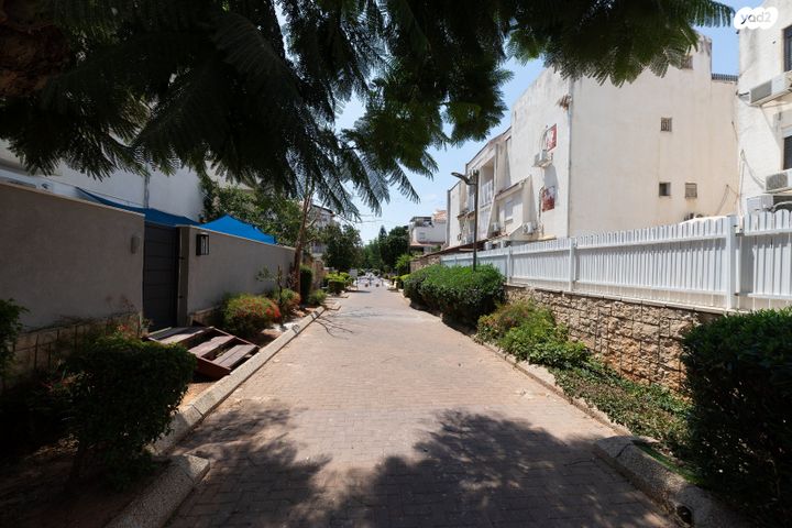 דירת גן, האירוס, נאות הדרים (חבצלת הצעירה), קרית עקרון