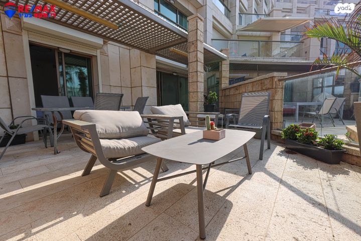 דירת גן, הרצליה