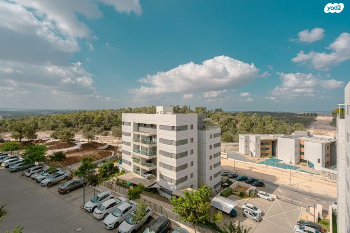 דירה, לוטם 39, הפרחים, חריש