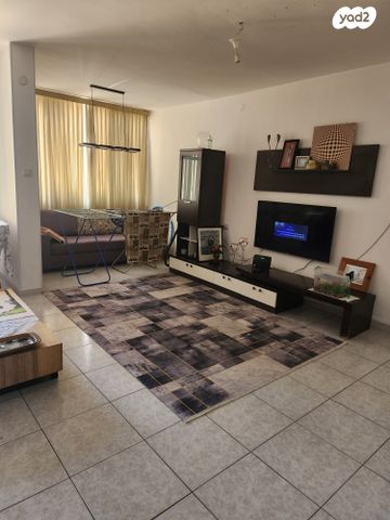 דירה, השקדים, מרכז העיר, סביניה, הוותיקה, קרית ביאליק