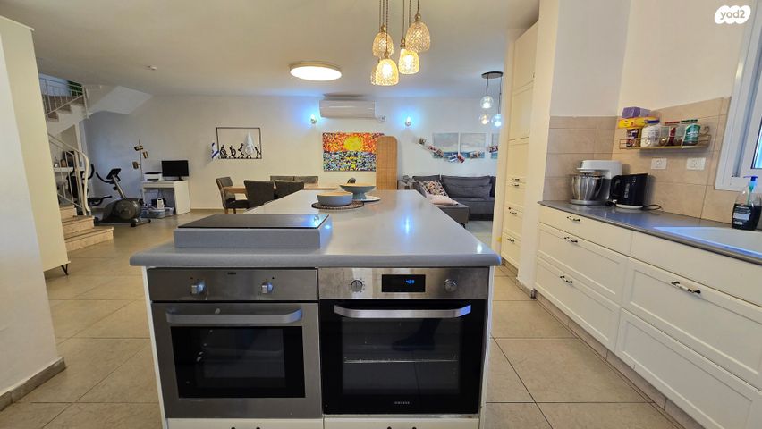 דו משפחתי, מקימי הגדר, עפרה, עפרה