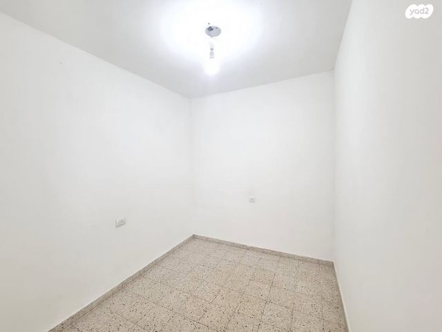 דירה, כרכום, יצחק רבין, מעלות תרשיחא