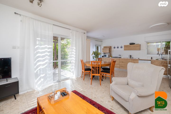 דו משפחתי, מול היקב, זכרון יעקב