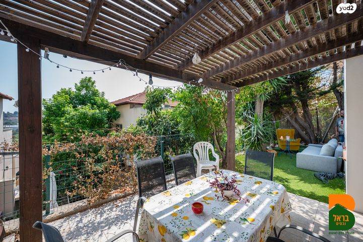 דו משפחתי, מול היקב, זכרון יעקב