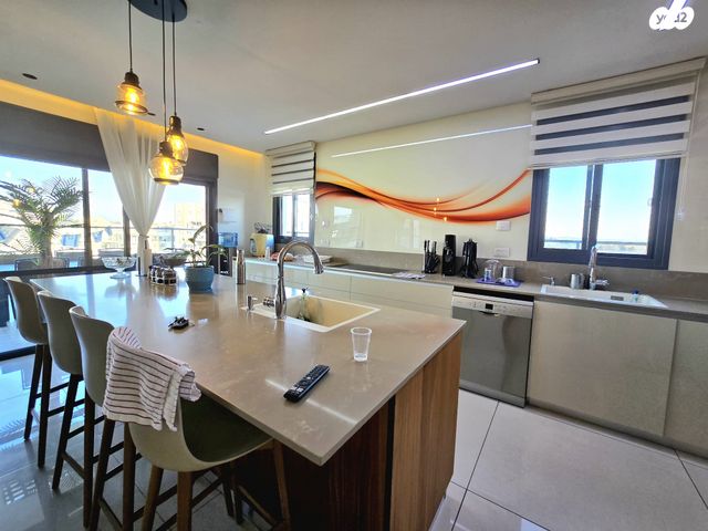 גג/ פנטהאוז, הרב זבולון גרז 1, רחובות הצעירה, רחובות