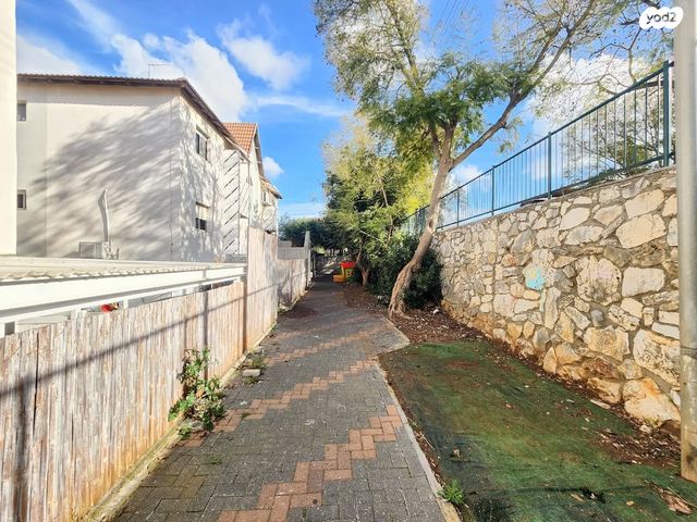 דירה, כרכום, יצחק רבין, מעלות תרשיחא