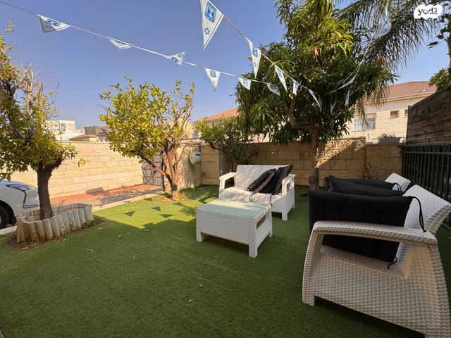 דו משפחתי, הערבה, אריאל