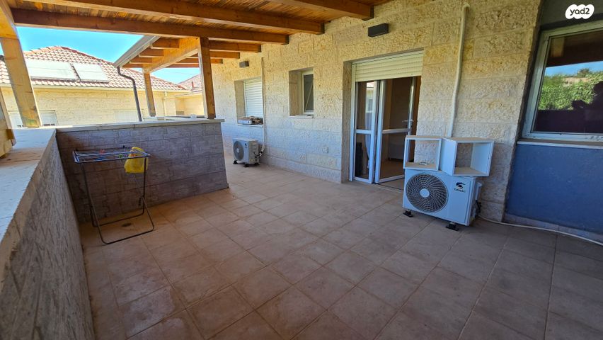 דו משפחתי, מקימי הגדר, עפרה, עפרה