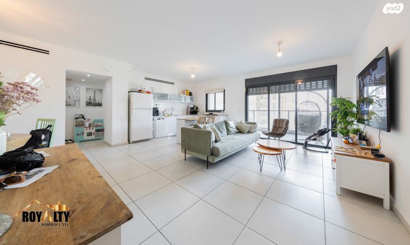 דירה, דליה רביקוביץ', פסגות אפק, ראש העין